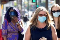 Nhiều người dân Mỹ đã tiêm vaccine đầy đủ vẫn bị mắc biến chủng Delta (Ảnh: Reuters)