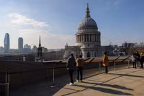 Nợ ròng khu vực công của Anh vượt GDP lần đầu tiên trong vòng 6 thập kỷ (Ảnh: CNBC)