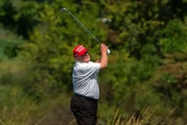 Các chuyên gia an ninh cho biết sở thích chơi golf của cựu Tổng thống Donald Trump là thách thức an ninh lớn đối với Sở Mật vụ (Ảnh: AP)