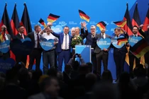 Bà Alice Weidel, giữa, và các nhà lãnh đạo khác của đảng cực hữu Sự thay thế cho nước Đức. Ảnh WSJ.
