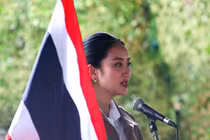 Thủ tướng Thái Lan Paetongtarn Shinawatra phát biểu với các viên chức hành chính tại Trung đoàn bộ binh số 12, Tiểu đoàn bộ binh số 3 tại một thị trấn biên giới Thái Lan-Campuchia ngày 26/6. Ảnh: Reuters.