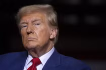 Tổng thống Mỹ Donald Trump gây sức ép cho Ukraine phải đạt được thỏa thuận với Nga. Ảnh: Getty.