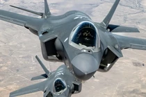 Chiến đấu cơ F-35 Lightning II được coi là máy bay chiến đấu thế hệ thứ 5 hàng đầu. Một số đồng minh của Mỹ đã đặt câu hỏi về việc mua mẫu chiến đấu cơ này, nhưng hầu hết vẫn đang gắn bó với nó cho đến bây giờ. Ảnh: BQP Mỹ.