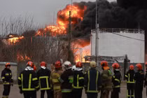 Cháy cơ sở công nghiệp tại Ukraine (Ảnh: Getty).