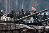 Đội xe tăng Belarus trong một cuộc tập trận quân sự ở vùng Brest năm 2023. Ảnh: Sputnik.