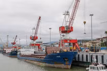 Mỹ công bố gói lệnh trừng phạt mới nhằm vào các nước mua dầu từ Iran. Ảnh: Getty.