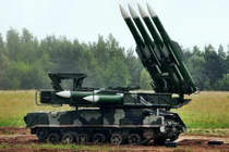 Hệ thống tên lửa phòng không tầm trung BuK-M2. Ảnh: MW.