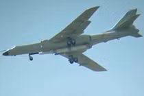 H-6N, một biến thể của máy bay ném bom H-6, được trang bị tên lửa đạn đạo (Ảnh: Military Watch)