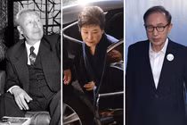 Từ trái sang phải, Tổng thống Hàn Quốc Syngman Rhee tại dinh tổng thống vào tháng 3/1955; cựu Tổng thống Park Geun-hye tại văn phòng công tố vào tháng 3/2017; và cựu tổng thống Hàn Quốc Lee Myung-bak tại phiên tòa xét xử ông vào tháng 9/2018. Ảnh: Washington Post.