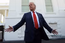 Tổng thống Mỹ Donald Trump hy vọng sẽ có một thỏa thuận công bằng với Trung Quốc về thương mại. Ảnh: Reuters.