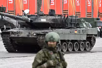 Xe tăng chiến đấu chủ lực Leopard 2A6 của Đức được trưng bày tại Moscow, ngày 28/4/2024. Ảnh: Sputnik.