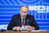 Tổng thống Nga Vladimir Putin tại cuộc họp báo được tổ chức trong khuôn khổ Hội nghị thượng đỉnh BRICS lần thứ 16 ở Kazan (Ảnh: Sputnik)