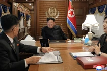 Bức ảnh do cơ quan nhà nước Triều Tiên công bố cho thấy nhà ông Kim Jong-un di chuyển bằng tàu bọc thép đến Bắc Kinh vào ngày 1/9 để tham dự cuộc duyệt binh của Trung Quốc dự kiến ​​vào ngày 3/9. Ảnh: KCNA.