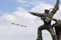 Các chiến đấu cơ Sukhoi trên bầu trời Sevastopol, Crimea ngày 19/5/2020 (Ảnh: AFP)