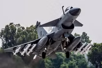 Bộ trưởng ngoại giao Pakistan tuyên bố rằng máy bay chiến đấu J-10C của Trung Quốc đã được sử dụng để bắn hạ máy bay Ấn Độ dọc biên giới. Ảnh: Handout