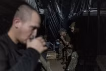 Các binh sĩ Ukraine trên tiền tuyến. Ảnh: Getty.