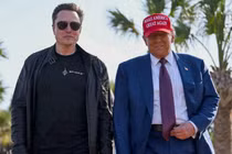 Elon Musk và Tổng thống đắc cử Mỹ Donald Trump tại Brownsville, Texas vào ngày 19/11. Ảnh: Reuters.