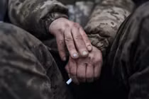 Một binh sĩ Ukraine trong lúc nghỉ ngơi (Ảnh: Getty)