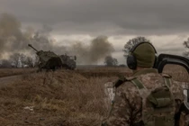 Binh sĩ Ukraine bắn pháo Archer 155mm do Thụy Điển sản xuất vào các vị trí của Nga ở Donetsk ngày 20/1/2024 (Ảnh: AFP)