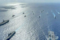 Nhóm tác chiến tàu sân bay USS Ronald Reagan và USS Carl Vinson, cùng tàu sân bay JS Ise của Nhật Bản và tàu HMS Queen Elizabeth của Anh tuần tra chung trên biển Philippines (Ảnh: SCMP)