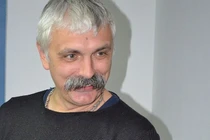 Một nhà dân tộc chủ nghĩa Dmitry Korchinsky của Ukraine tuyên bố Kiev phải xây dựng một đạo quân “mà không ai có thể chống lại”. Ảnh: RT.