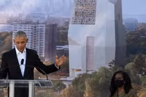 Ông Barack Obama trong buổi thuyết trình về trung tâm tổng thống mang tên mình hồi tháng 9 vừa qua (Ảnh: Reuters)