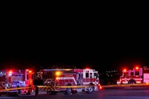 Các lực lượng chức năng được điều đến hiện trường vụ tai nạn hàng không ở Washington DC, Mỹ. Ảnh: CNN.