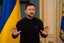 Tổng thống Ukraine volodymyr Zelensky phát biểu với báo chí ngày 25/3. Ảnh: Getty.