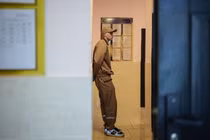 Tù nhân Vitaliy Yatsenko sẽ gia nhập quân đội Ukraine như một phần của chương trình mới nhằm chiêu mộ thêm tân binh (Ảnh: WSJ)