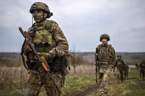 Các thành viên của Lữ đoàn hải quân đánh bộ cận vệ 155 của Nga trong một cuộc tập trận. Ảnh: Sputnik.