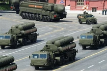 Hệ thống phòng không S-400 của quân đội Nga. Ảnh: MW.