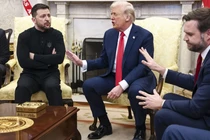 Tổng thống Ukraine Volodymyr Zelensky phát biểu trước ống kính máy quay với Tổng thống Mỹ Donald Trump và Phó Tổng thống J.D. Vance tại Phòng Bầu dục vào ngày 28/2. Ảnh: EPA.
