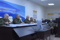 Bộ trưởng Quốc phòng Nga Sergey Shoigu trong chuyến thăm Ukraine (Ảnh: Sputnik)