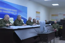 Bộ trưởng Quốc phòng Nga Sergey Shoigu trong chuyến thăm Ukraine (Ảnh: Sputnik)