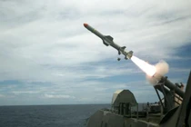 Tên lửa Harpoon (Ảnh: Hải quân Mỹ).
