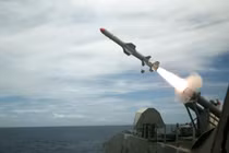Tên lửa Harpoon (Ảnh: Hải quân Mỹ).