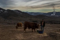 Ngôi làng Akrini, nơi người dân không có điện để sử dụng (Ảnh: CNN)