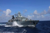 Tàu Bayern của Đức bị từ chối cho cập cảng Thượng Hải (Ảnh: Twitter)