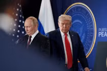 Tổng thống Nga Vladimir Putin và người đồng cấp Mỹ Donald Trump trong cuộc gặp ở Alaska hồi tháng 8 năm nay. Ảnh: Getty.