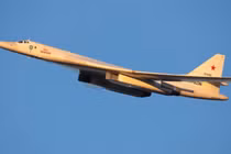 Máy bay ném bom chiến lược Tu-160 của Không quân Nga. Ảnh: MW.