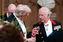 Tổng thống Mỹ Donald Trump và Vua Charles III của Anh tham dự tiệc chiêu đãi chính thức của nhà nước tại Lâu đài Windsor ở Windsor, Anh, ngày 17/9. Ảnh: Reuters.