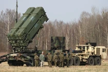 Đơn vị phòng thủ tên lửa và phòng không số 10 của Quân đội Mỹ tại Châu Âu được triển khai tới Ba Lan để tham gia cuộc tập trận phòng thủ tên lửa ở Sochaczew, Ba Lan (Ảnh: Getty)