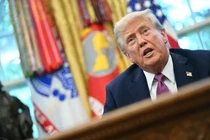 Tổng thống Mỹ Donald Trump phát biểu với các phóng viên tại Phòng Bầu dục của Nhà Trắng trong hôm 5/9. Ảnh: aFP.