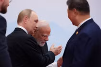 Chủ tịch Trung Quốc Tập Cận Bình, Thủ tướng Ấn Độ Narendra Modi và Tổng thống Nga Vladimir Putin trong cuộc họp tại hội nghị thượng đỉnh Tổ chức Hợp tác Thượng Hải (SCO) ở Thiên Tân, Trung Quốc, ngày 1/9. Ảnh: Reuters.