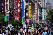 Trung Quốc đặt mục tiêu tăng trưởng GDP cho năm nay giống với năm 2023 (Ảnh: Reuters)