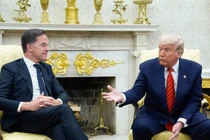 Tổng thống Hoa Kỳ Donald Trump (phải) và Tổng thư ký NATO Mark Rutte phát biểu với các nhà báo tại Washington, DC, Mỹ hôm 13/3. Ảnh: Getty.