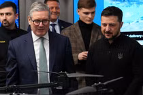 Thủ tướng Anh Keir Starmer và Tổng thống Ukraine Volodymyr Zelensky trong cuộc gặp tại Kiev hôm 16/1. Ảnh: Sky News.