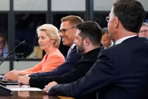 Các nhà lãnh đạo Ukraine và châu Âu trong cuộc họp tại Nhà Trắng hôm 18/8. Ảnh: Reuters.