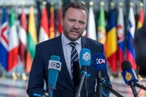 Bộ trưởng Ngoại giao Estonia Margus Tsahkna phát biểu với báo chí tại trụ sở NATO ở Brussels. Ảnh: Getty.