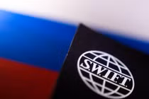 Ngắt kết nối Nga khỏi SWIFT có thể gây tác động tới nhiều quốc gia khác (Ảnh: Japan Times)